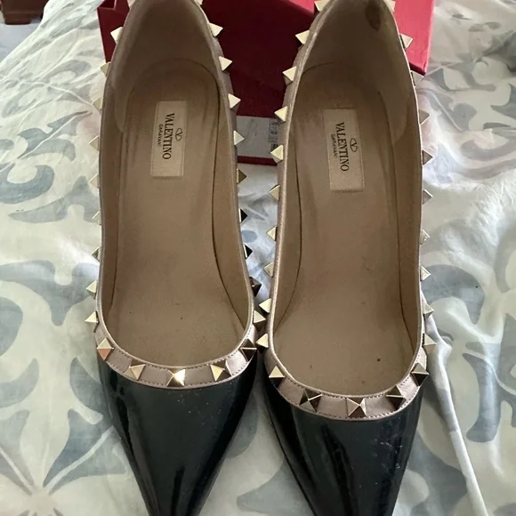 Valentino Black and Tan Rockstud Heels - Picture 2 of 4